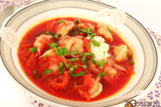 Борщ с пельменями