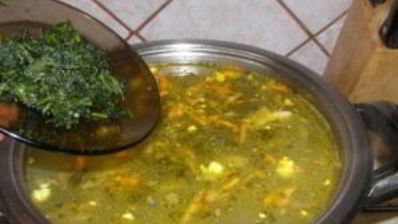 борщ со щавелем и яйцом