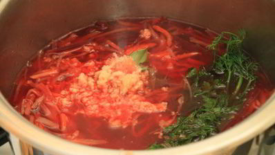 борщ в кастрюле zepter