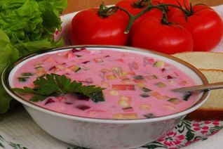 Холодный борщ из маринованной свеклы с колбасой