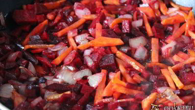 красный борщ с молотым салом