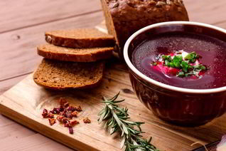 Летний борщ с ботвой