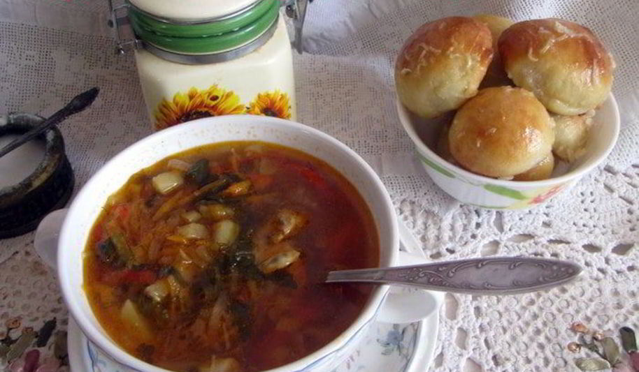 Рецепт украинского борща с фасолью и пампушками