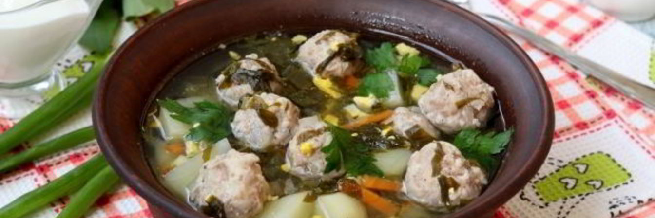 Зеленый борщ с фрикадельками и со щавелем