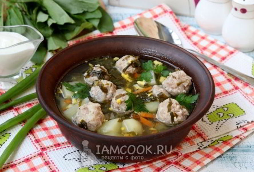 Зеленый борщ с фрикадельками и со щавелем