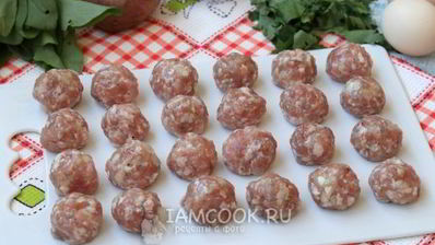 зеленый борщ с фрикадельками и со щавелем