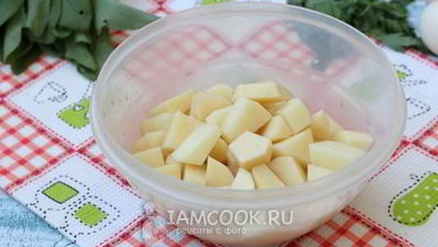 зеленый борщ с фрикадельками и со щавелем