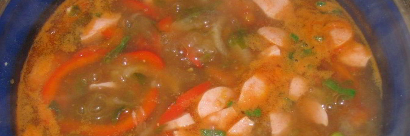 Зеленый борщ со щавелем и крапивой