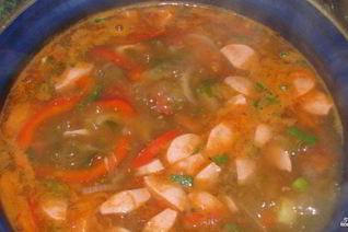 Зеленый борщ со щавелем и крапивой