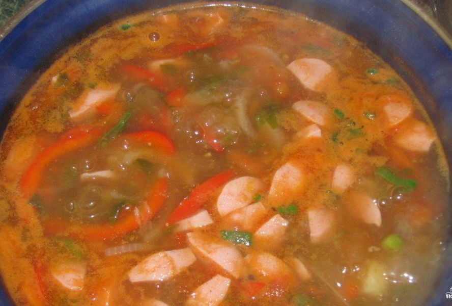 Зеленый борщ со щавелем и крапивой