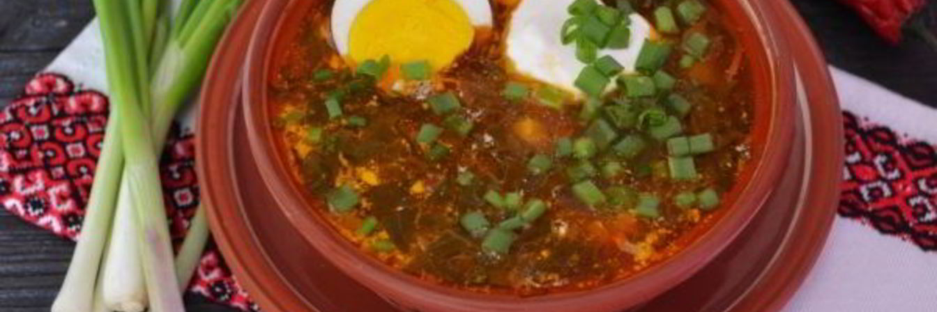 Зеленый борщ со щавелем и яйцом