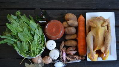 зеленый борщ со щавелем и яйцом