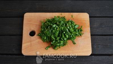 зеленый борщ со щавелем и яйцом