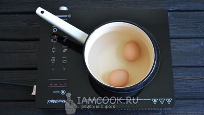 зеленый борщ со щавелем и яйцом