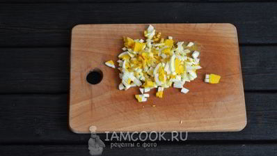 зеленый борщ со щавелем и яйцом