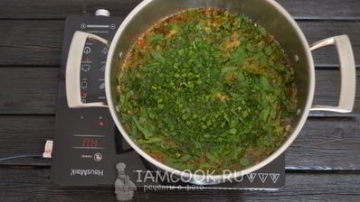 зеленый борщ со щавелем и яйцом