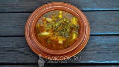 зеленый борщ со щавелем и яйцом