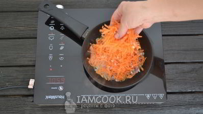 зеленый борщ со щавелем и яйцом