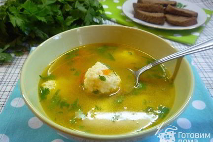 Бульон с клецками из сыра