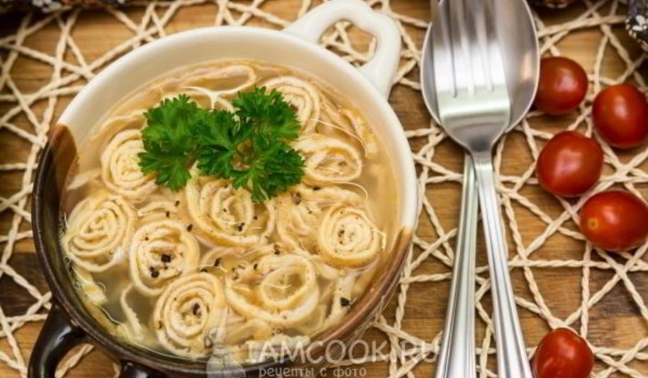 Рецепт бульона с лапшой из яичных блинчиков