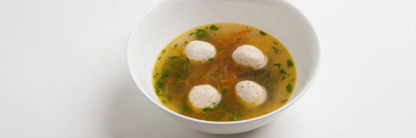 Диетический овощной бульон с фрикадельками