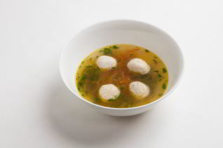 Диетический овощной бульон с фрикадельками