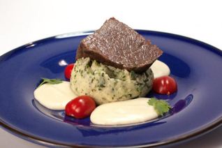 Говядина, томленная в крепком бульоне