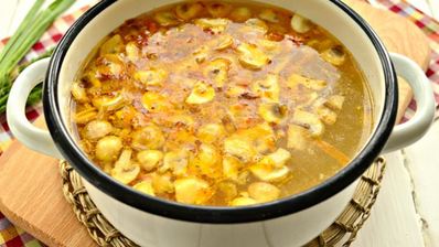 грибной суп-лапша на курином бульоне