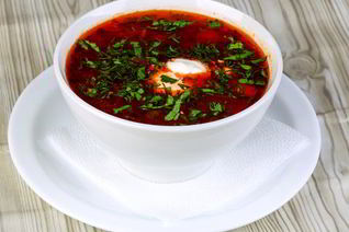 Холодный борщ на курином бульоне