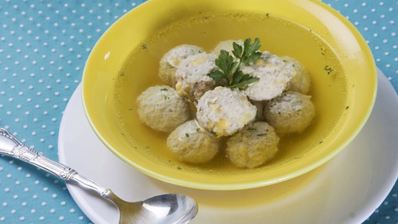 куриный бульон с фрикадельками