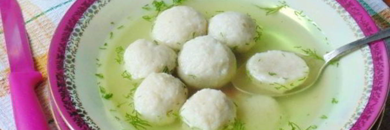 Куриный бульон с галушками из лаваша