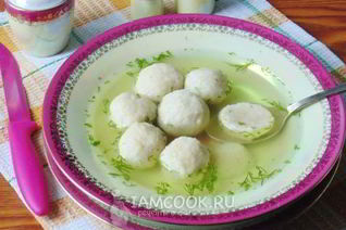 Куриный бульон с галушками из лаваша