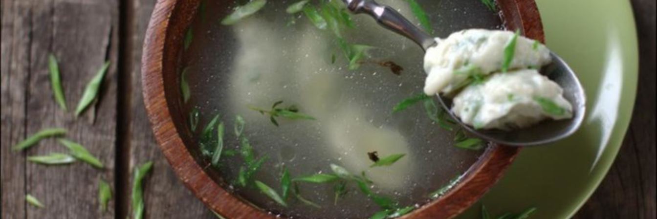 Куриный бульон с заварными клецками