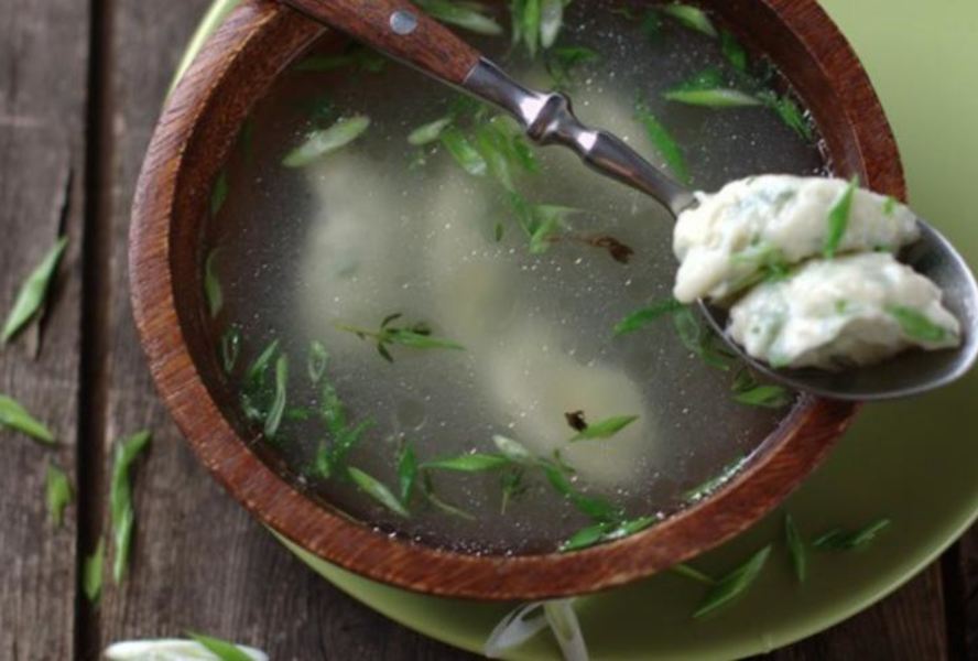 Куриный бульон с заварными клецками