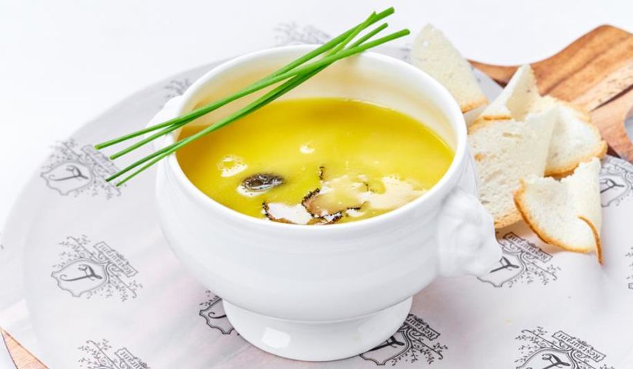 Рецепт куриного бульона со сморчками и черным трюфелем