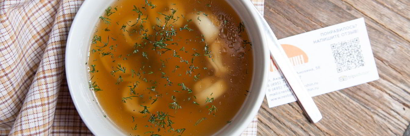 Наваристый бульон с мини-пельменями