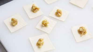 наваристый бульон с мини-пельменями