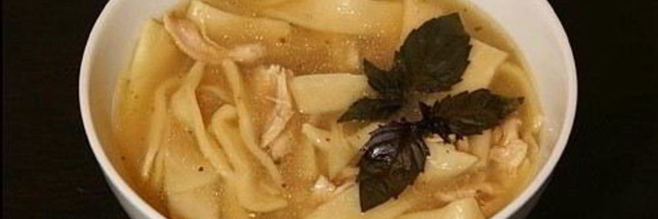 Суп с лапшой по-домашнему на курином бульоне