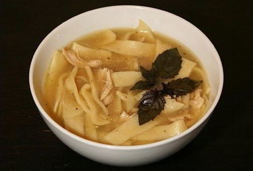 Суп с лапшой по-домашнему на курином бульоне