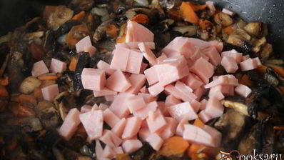 суп с шампиньонами и фарфалле на курином бульоне