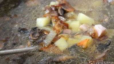 суп с шампиньонами и фарфалле на курином бульоне