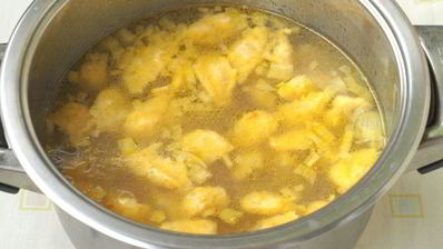 суп с тыквенными клецками на мясном бульоне