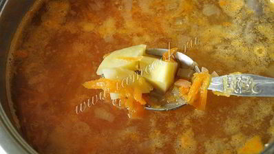 зеленый борщ со щавелем на мясном бульоне