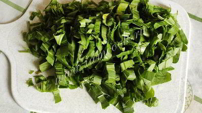 зеленый борщ со щавелем на мясном бульоне