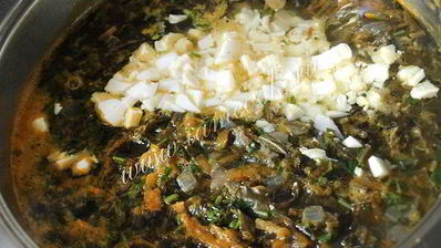 зеленый борщ со щавелем на мясном бульоне