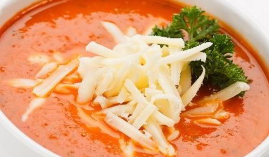 Рецепт домашнего томатного супа с гренками и сыром