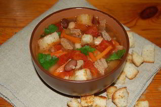 Фасолевый суп с крутонами