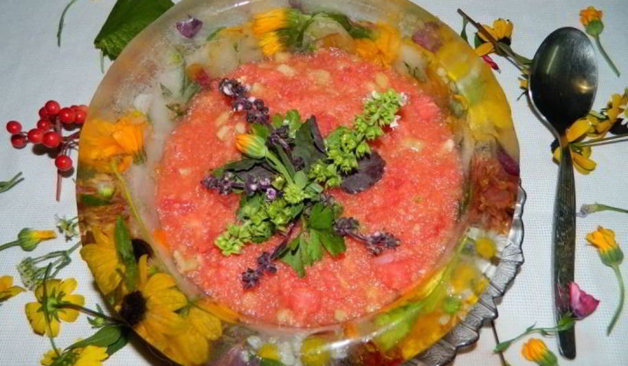 Рецепт арбузного гаспачо в ледяной тарелке