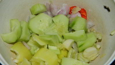 арбузный гаспачо в ледяной тарелке