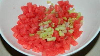 арбузный гаспачо в ледяной тарелке